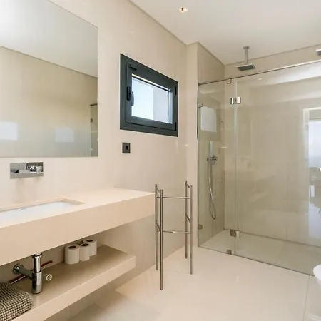 Villa The / Ericeirahills *